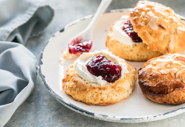 “L’idéal, c'est de les manger tièdes ou froids” : Julie Andrieu partage son petit secret pour avoir des scones comme en Angleterre