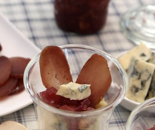 Verrine de polenta à la fourme d'ambert et son chutney poire