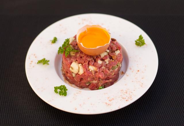 Tartare de bœuf au roquefort et aux noisettes