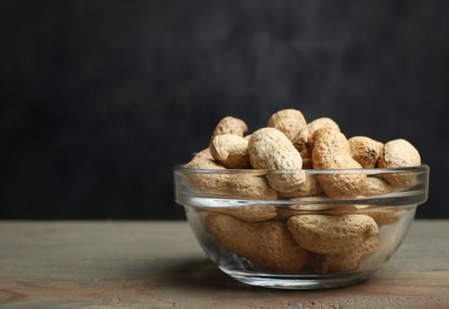 3 bonnes raisons de troquer ses cacahuètes industrielles contre des arachides entières