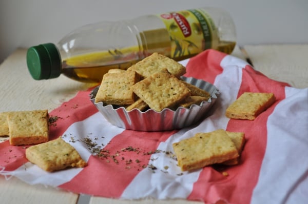 Crackers à l'huile d'olive et aux herbes