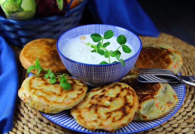 Préparez ces pancakes de courgettes et brousse pour un repas d’été rapide à faire et gourmand