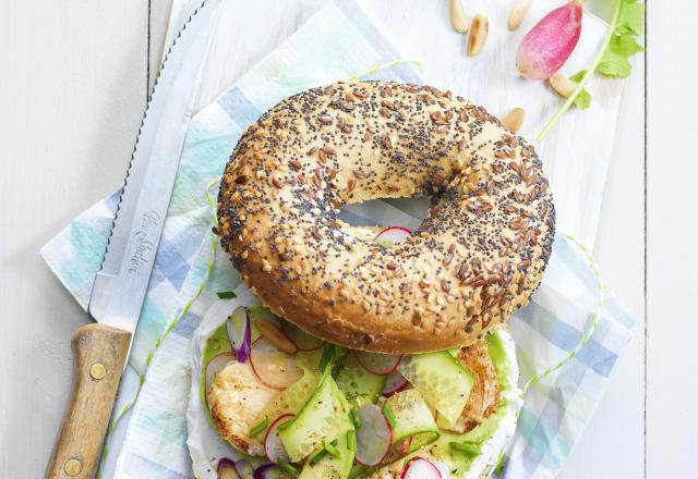 Bagel poulet-avocat et bûche de chèvre Chavroux®