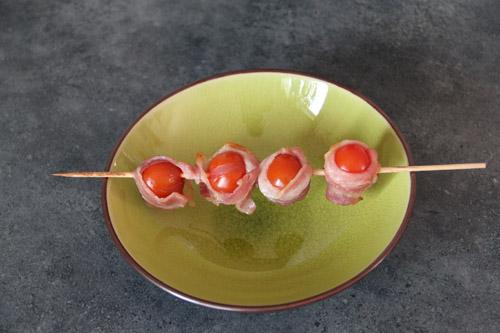 Brochette tomates et lard miellé