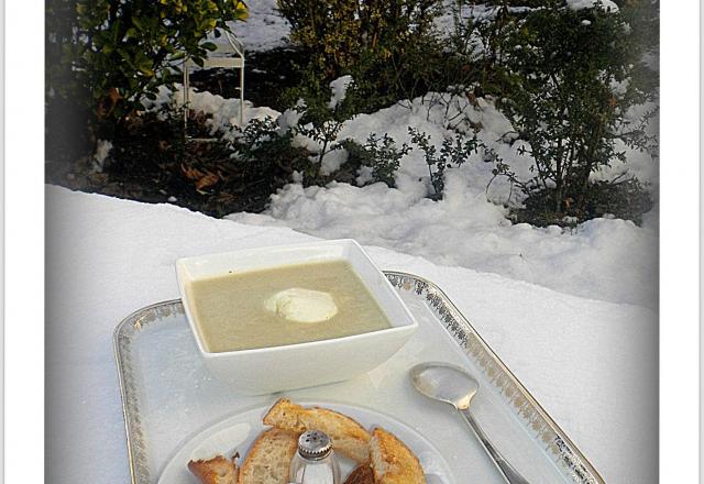 Velouté d'hiver à l'ail et œuf poché