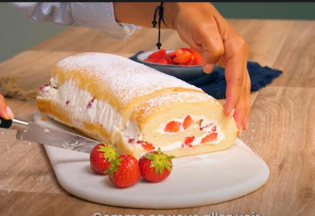 Gâteau roulé japonais aux fraises