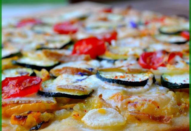 Une pizza 2 courgettes, fromage de brebis