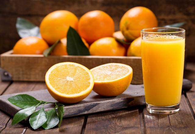 “Il va vous faire grossir” : ce médecin explique pourquoi il est préférable de manger une orange plutôt que de boire du jus