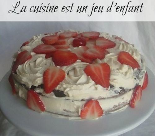 Gateau au chocolat et aux fraises à la crème