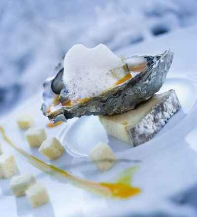 Huîtres tièdes sur coulis de potimarron à l'écume de Tomme de Savoie