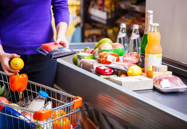 “Nous n'en avons pas les moyens” : le chèque alimentaire ne verra finalement pas le jour annonce Bruno Le Maire