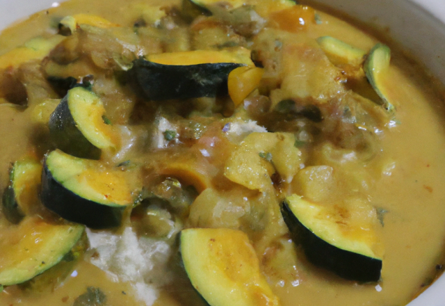 Curry aux fèves, courgettes et lait de coco