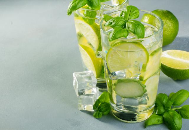 Cocktail sans alcool frais pour l’été : craquez pour l’agua fresca concombre, citron vert et basilic