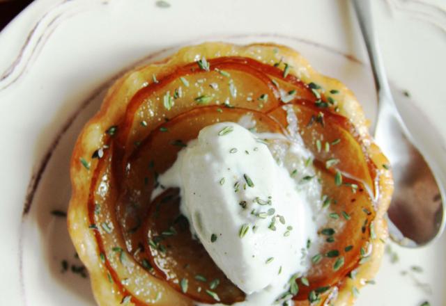 Tatin de poires conférence au poivre long - sorbet roquefort