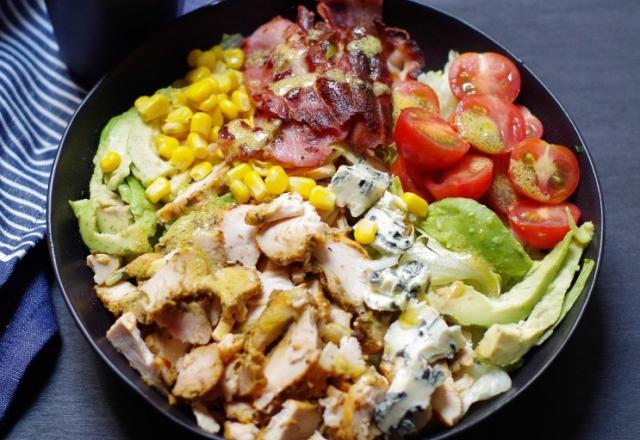 Du poulet, du bacon, des œufs, voici comment faire la salade Cobb pour changer de la salade César ?