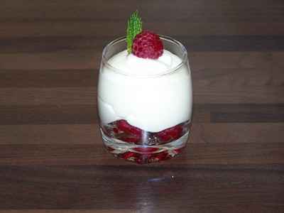 Verrine de mousse au chocolat blanc et framboises