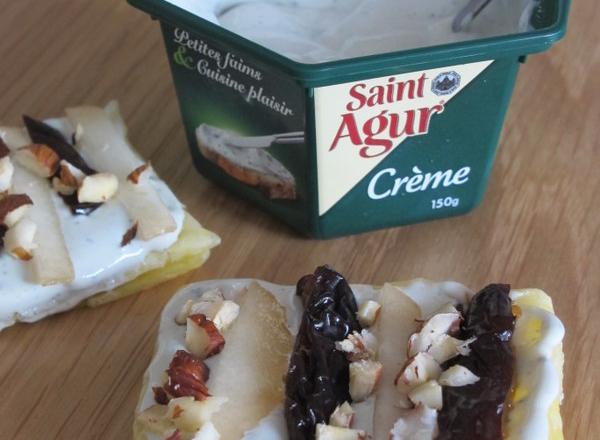 Tartine Saint Agur®, pruneaux, poires et noisettes