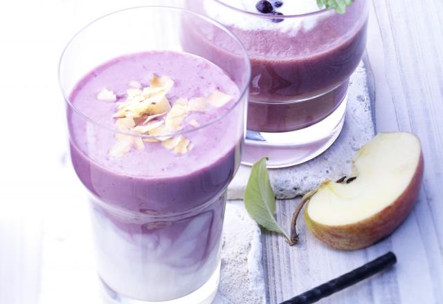 Smoothie aux myrtilles sauvages à la noix de coco