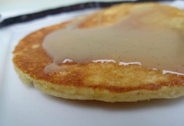 Galettes de millet vanillées et sauce à la vanille