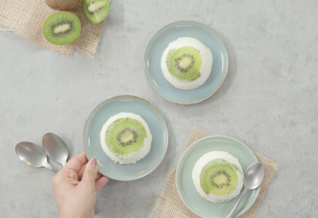 Dôme de panna cotta au Kiwi de l'Adour IGP et au lait de coco