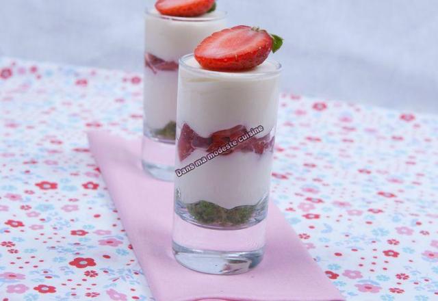 Cheesecake mousse à la fraise et au thé vert matcha