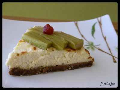 Cheesecake d'Amour à la rhubarbe pochée