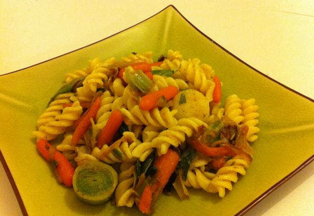 Fusilli, carottes croquantes et poireaux aux cinq parfums.