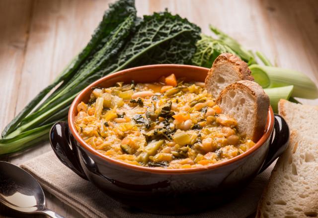 Connaissez-vous la Ribollita, une soupe italienne délicieuse et économique à faire avec du pain rassis ?