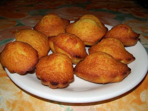 Madeleines dorées parfumées au rhum