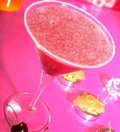 Cocktail aux sirops de cerise et pamplemousse