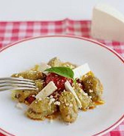 Gnocchi d'aubergines, tomates frites et ricotta salée