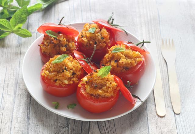 Tomates farcies au quinoa, raisins secs et amandes