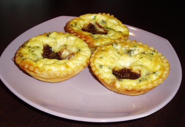 Tartelettes feuilletées aux figues et roquefort