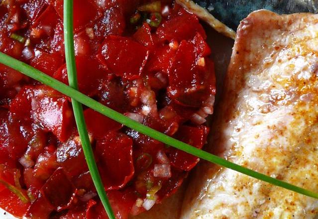 Filets de maquereaux aux épices à colombo et tartare de tomates au citron vert