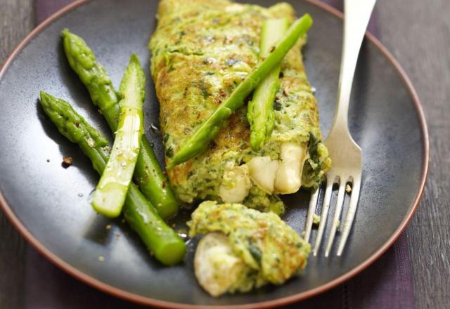 Omelette au cresson, asperges vertes et Chavignol