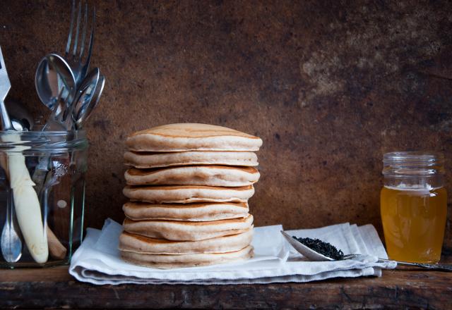 Pancakes aux farines de sarrasin, pois chiches et noix de coco