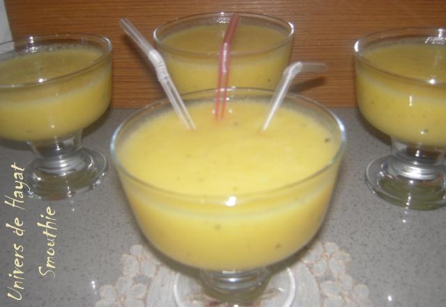 Smoothie melon, banane, orange, menthe