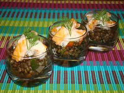 Verrine de lentilles vertes du Puy, émincé de saumon grillé mi-cuit, émulsion d'aneth