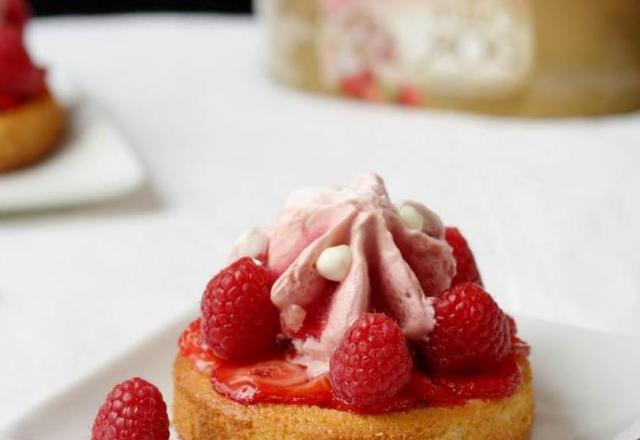 Tartes fruits rouges et glace Carte d'Or® façon glacier fraise et morceaux de meringue