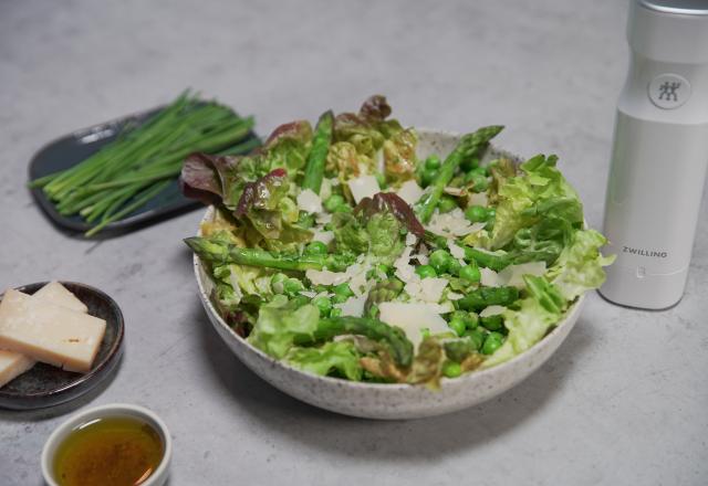 Salade toute verte aux asperges et petits pois