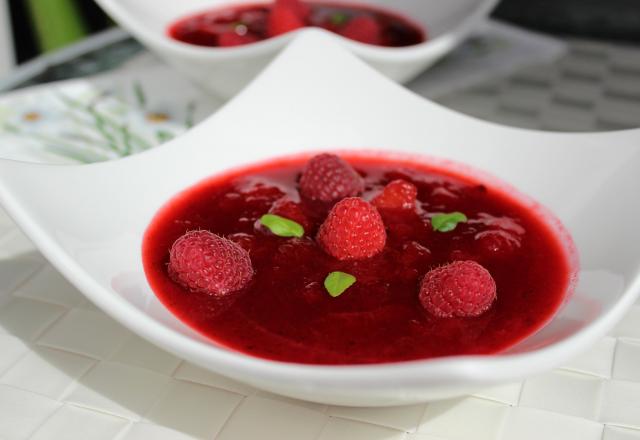 Soupe glacée aux fruits d'été