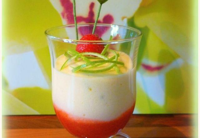 Mousse aérienne au citron vert sur lit de fraises caramélisées