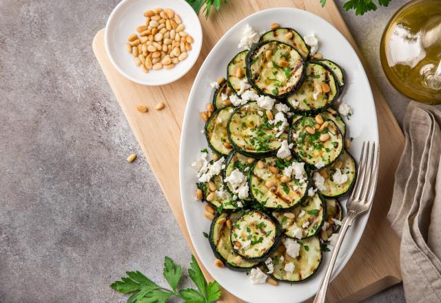 Courgettes grillées à la féta et pignons de pin