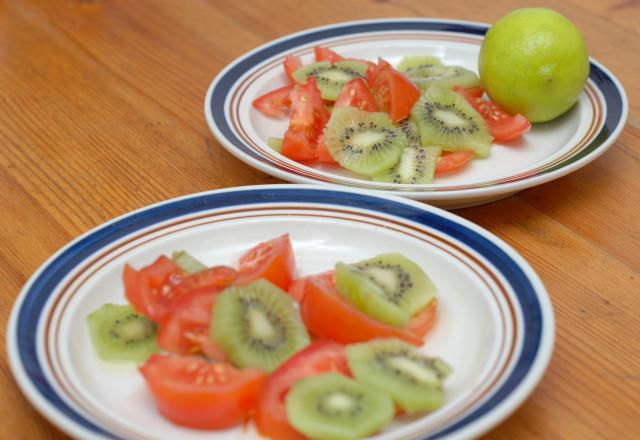 Tomates et kiwi en salade colorée