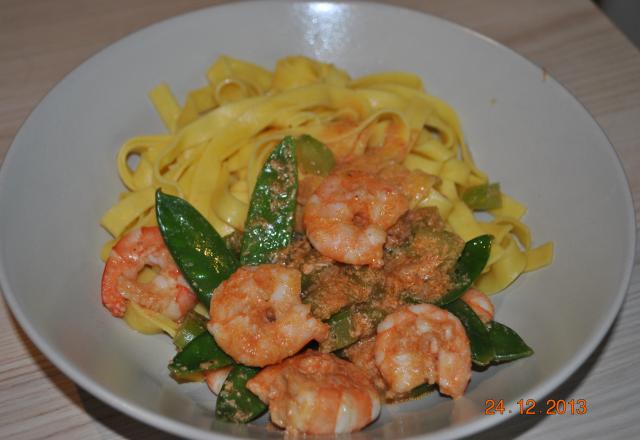 Tagliatelles aux scampis et mange-tout