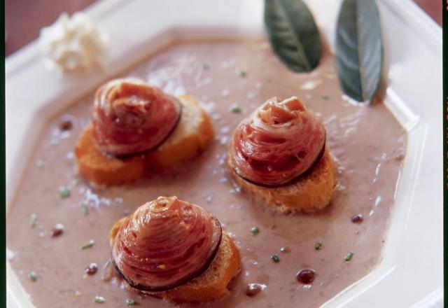 Crème cappucino de Lentilles aux croûtons d'andouille de Guémené rôtie