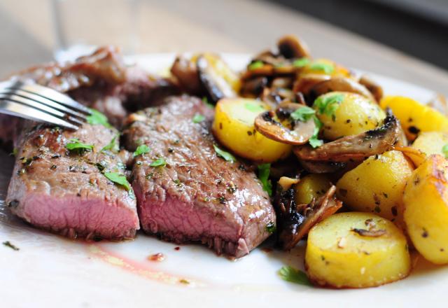 Steaks d'agneau et leur poêlée forestière