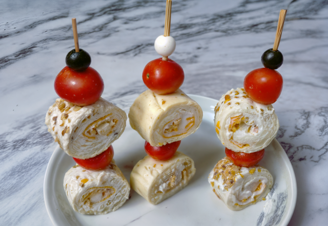Brochettes de roulés au surimi