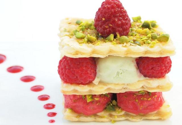 Mille-feuilles glacé à la framboise & pistache