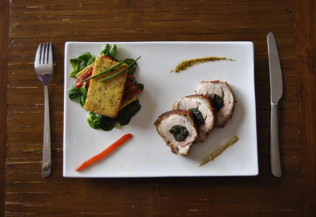 Mignon de porc, en croûte de Bayonne, fourré à cœur au braisé d'épinards